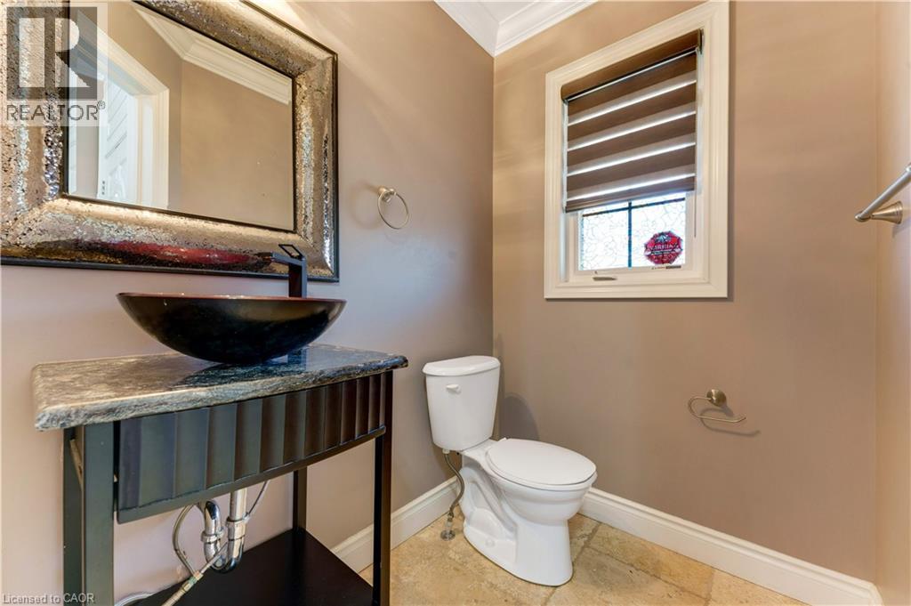 437 BEAUMONT Crescent thumbnail 14
