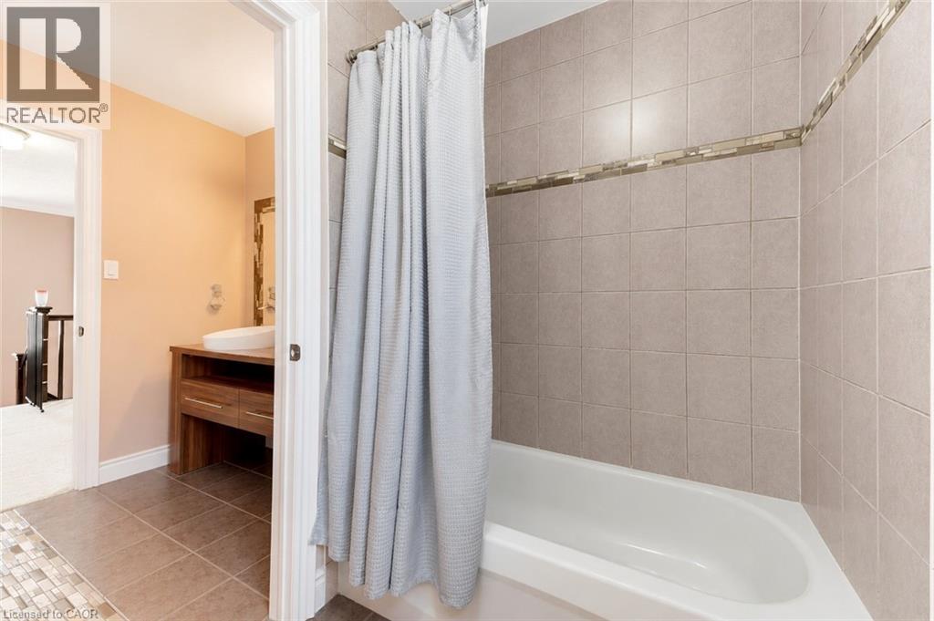 437 BEAUMONT Crescent thumbnail 28