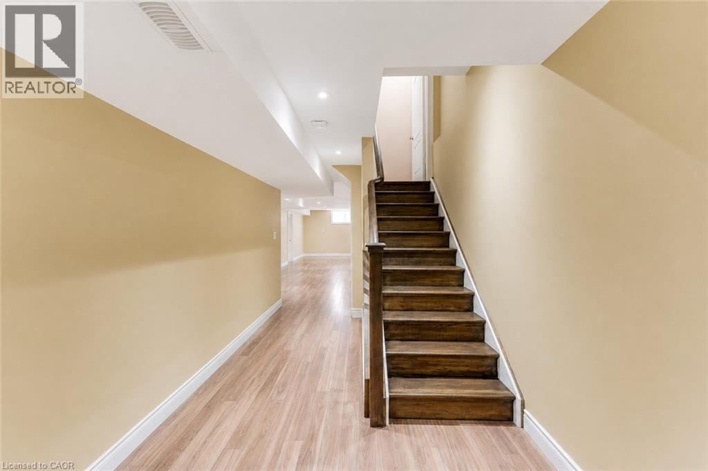 437 BEAUMONT Crescent thumbnail 33