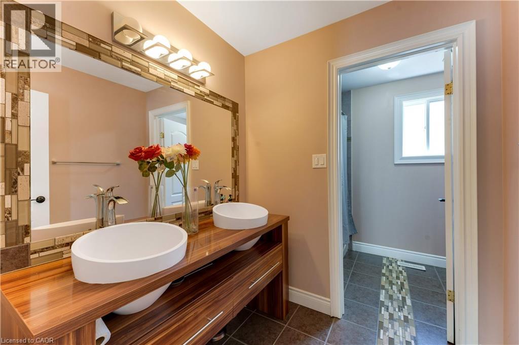 437 BEAUMONT Crescent thumbnail 34