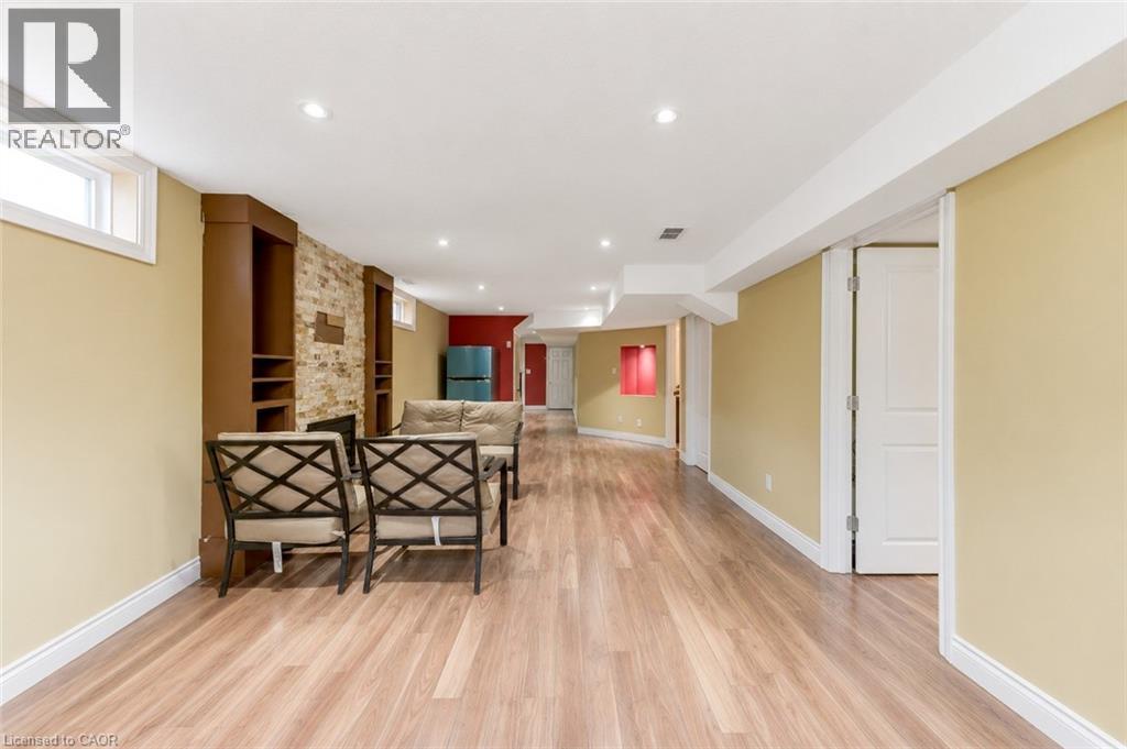 437 BEAUMONT Crescent thumbnail 35