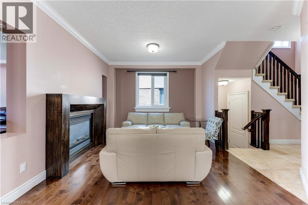 437 BEAUMONT Crescent thumbnail 5