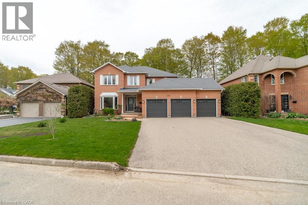 242 CHELTONWOOD Crescent thumbnail 3