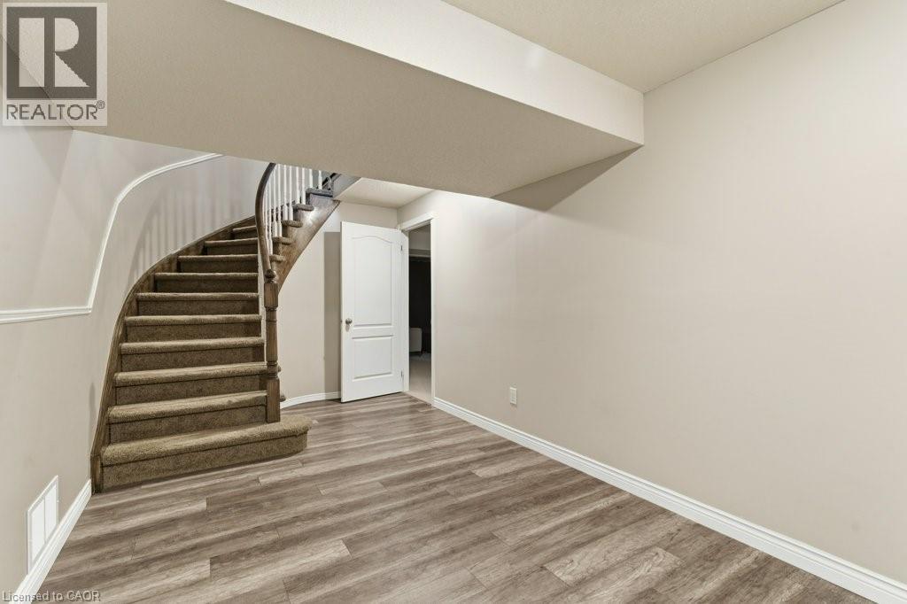 242 CHELTONWOOD Crescent thumbnail 33