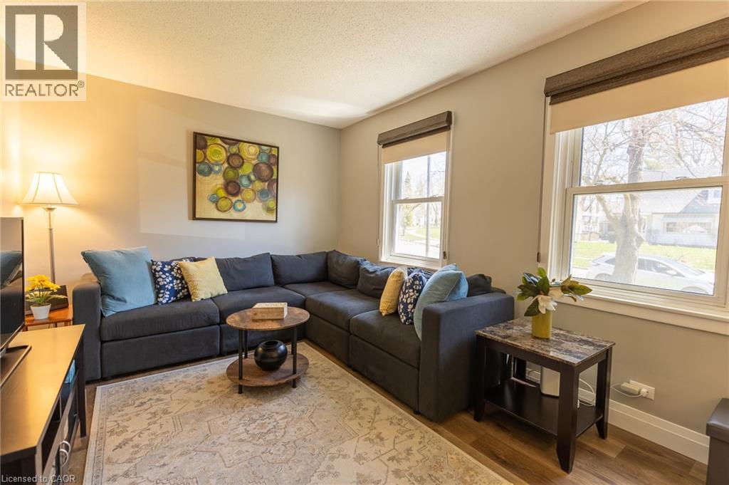 110 LORNE Crescent thumbnail 4