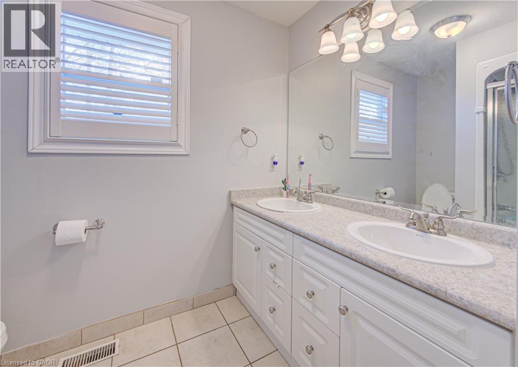 298 FERNDALE Place thumbnail 23