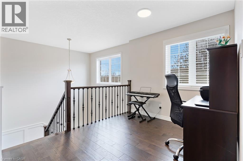 237 WATERBEND Crescent thumbnail 25