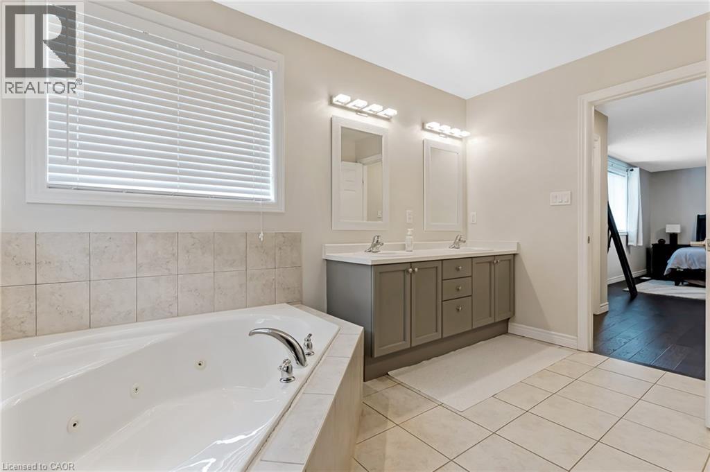 237 WATERBEND Crescent thumbnail 40