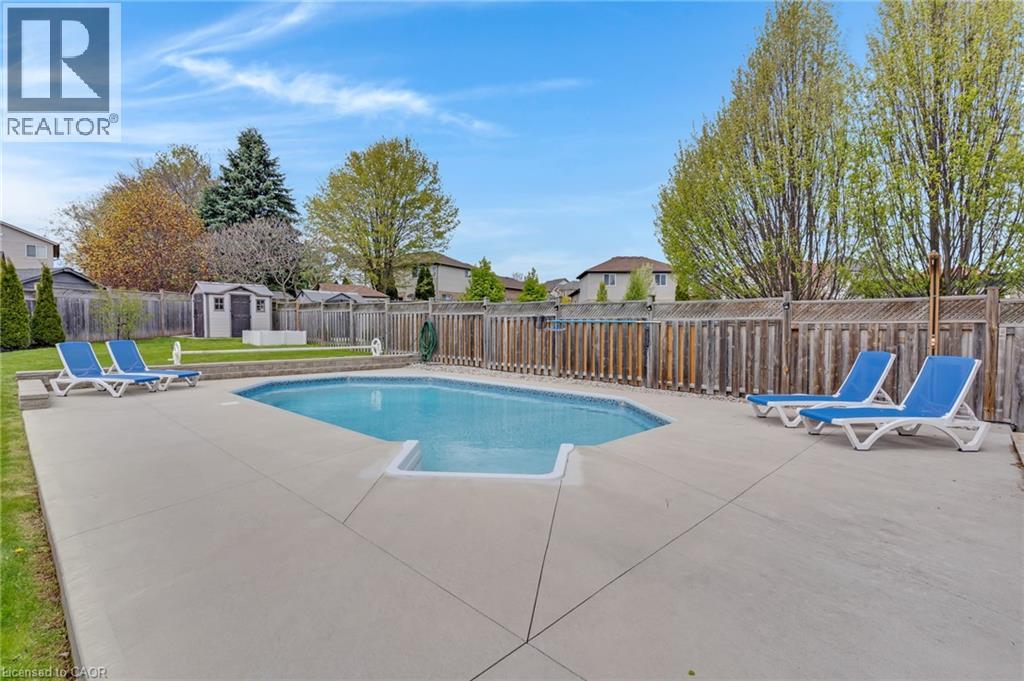 237 WATERBEND Crescent thumbnail 45