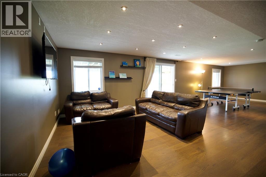 704 ZURICH Drive thumbnail 40