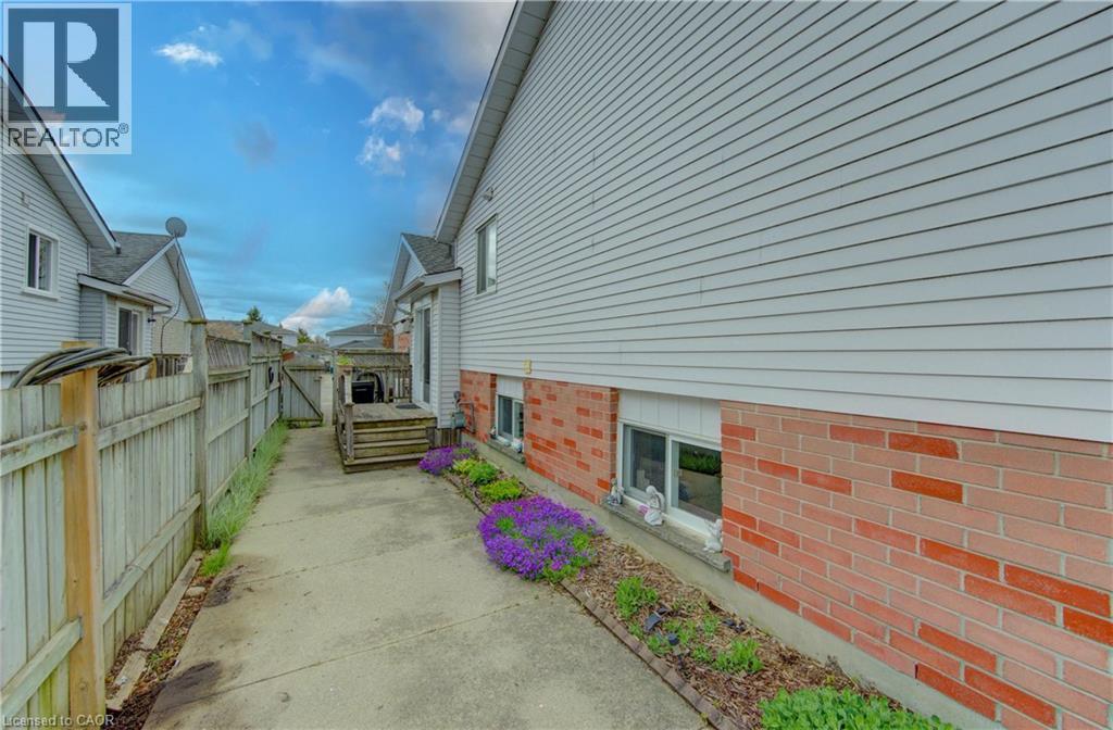 108 OPRINGTON Court thumbnail 31