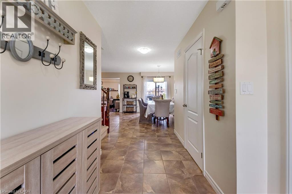 109 ROBERT SIMONE Way thumbnail 3