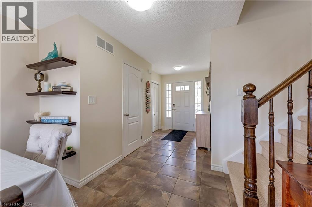 109 ROBERT SIMONE Way thumbnail 4