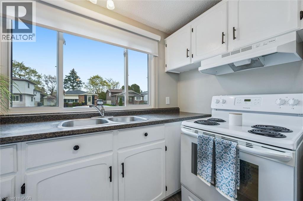 49 BROKEN OAK Crescent thumbnail 15