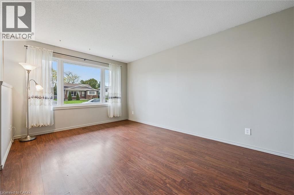 49 BROKEN OAK Crescent thumbnail 8