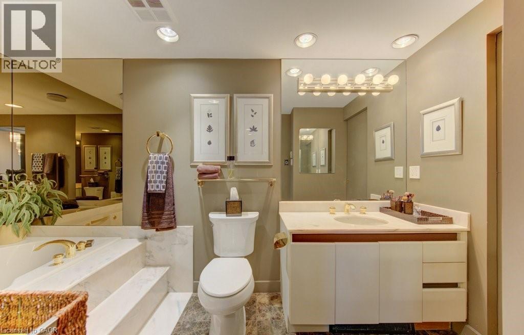 265 WESTCOURT Place Unit# PH9 thumbnail 42