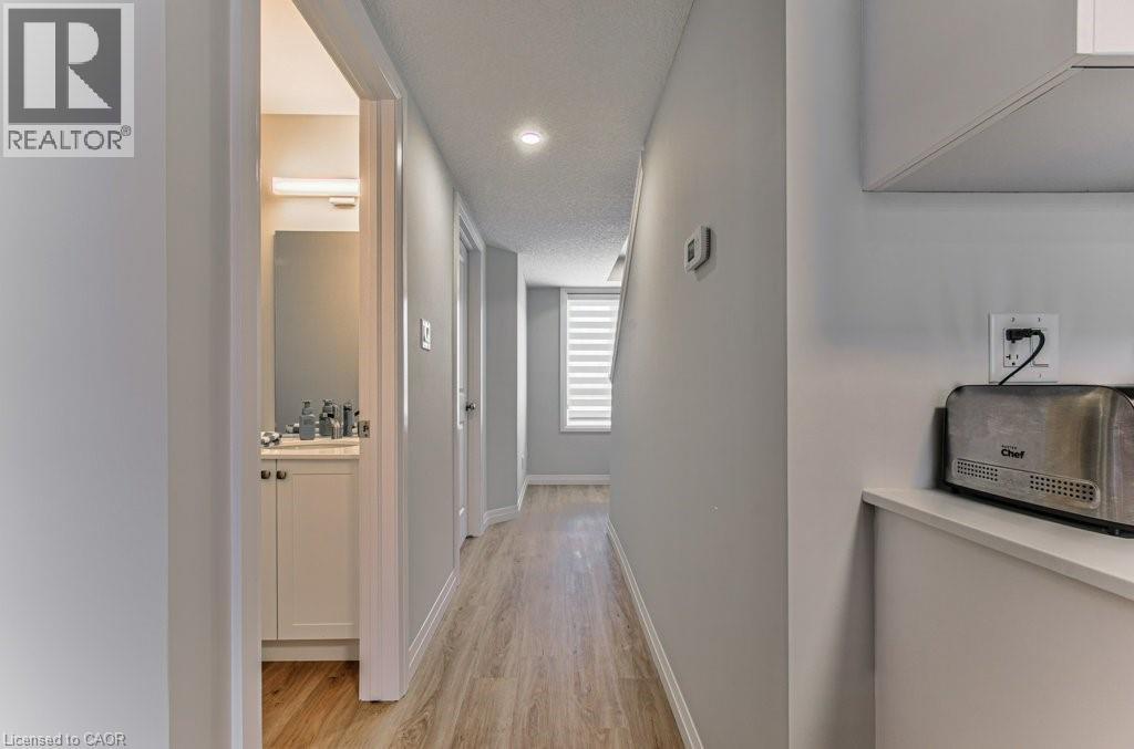 410 NORTHFIELD Drive Unit# B11 thumbnail 11
