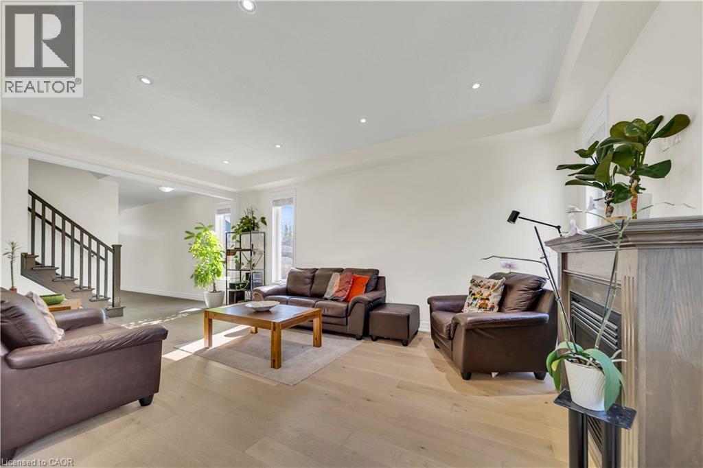 433 TWINLEAF Street thumbnail 15