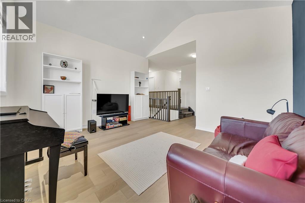 433 TWINLEAF Street thumbnail 28