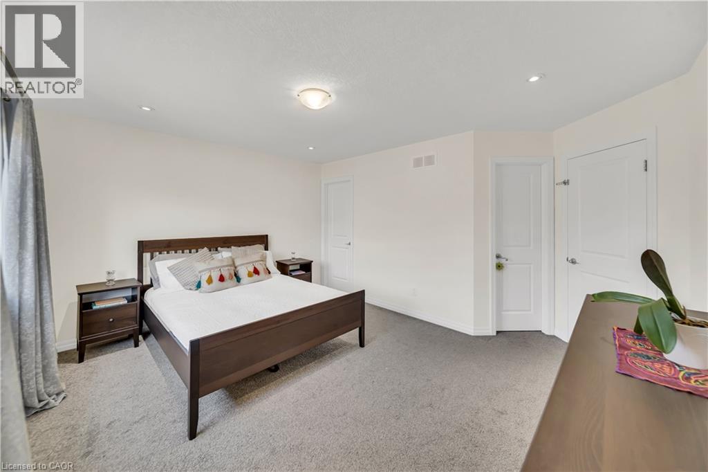 433 TWINLEAF Street thumbnail 32