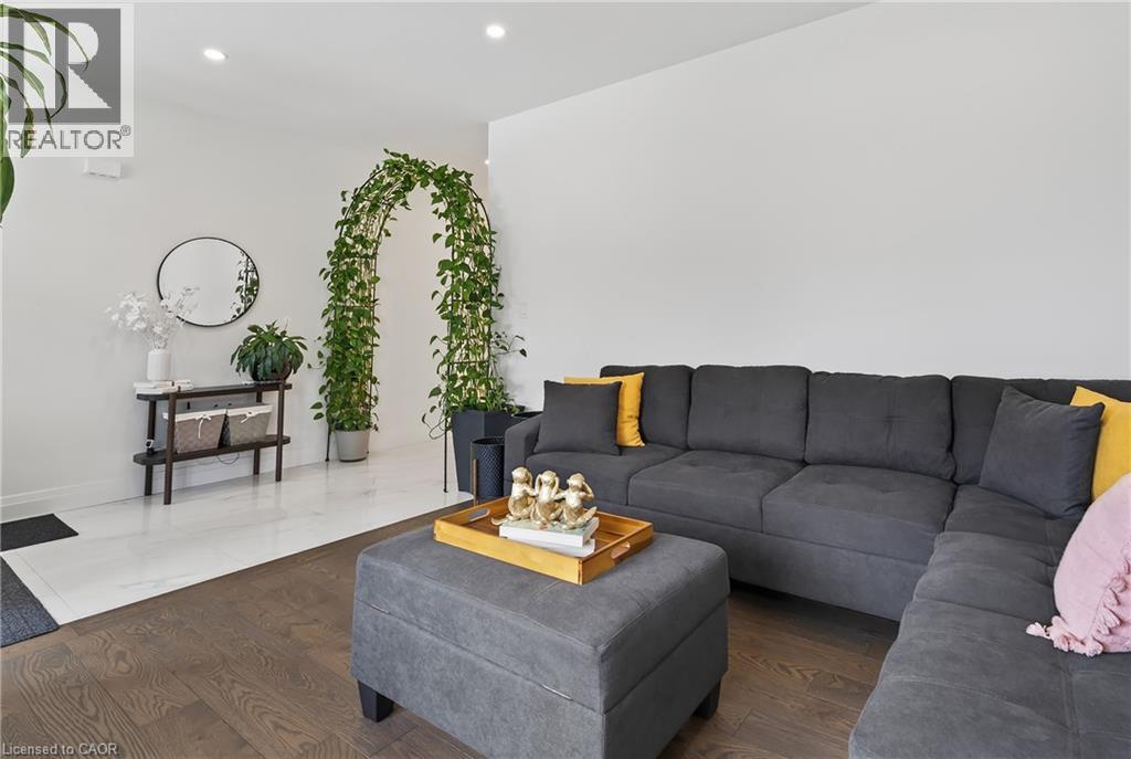 209 JEFFREY Place thumbnail 5