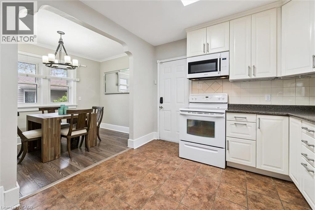 237 S BORDEN Avenue S thumbnail 15