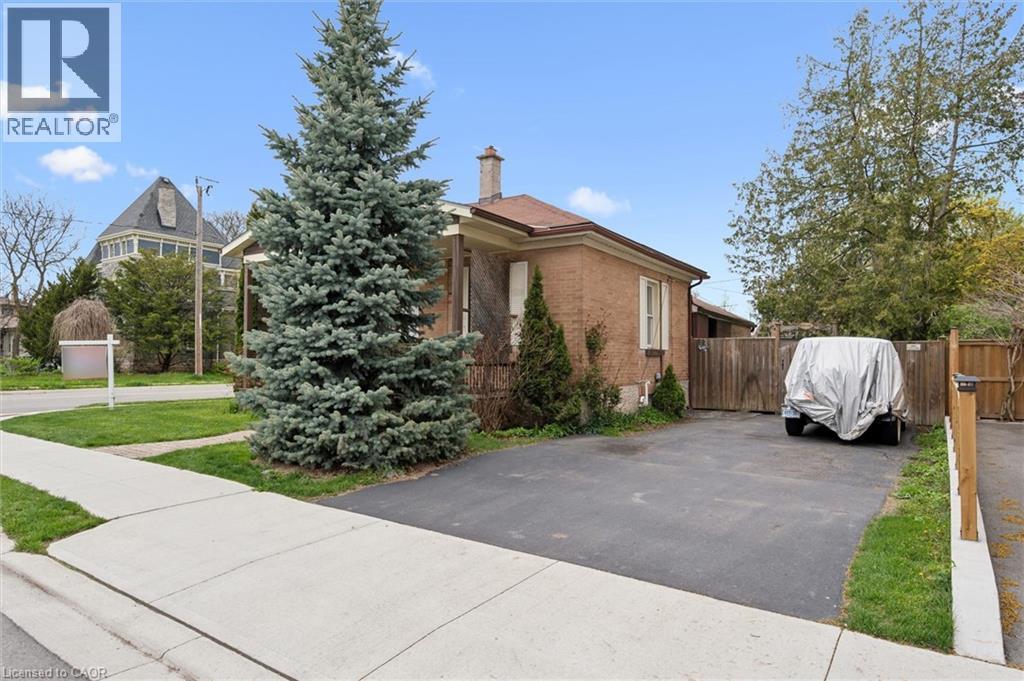 27 ROSEVIEW Avenue thumbnail 3