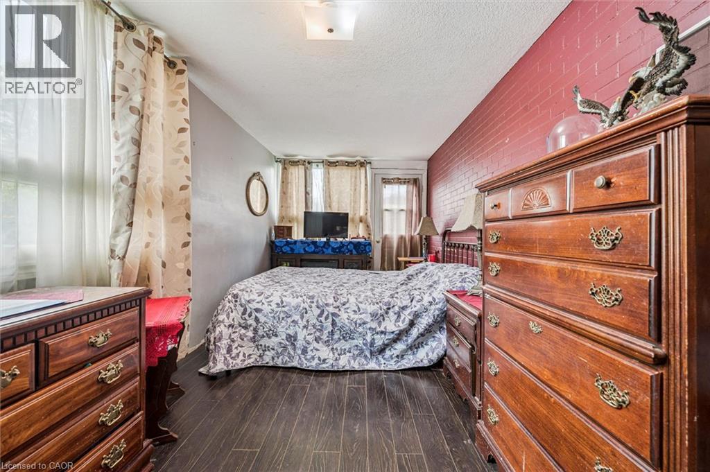 27 ROSEVIEW Avenue thumbnail 24
