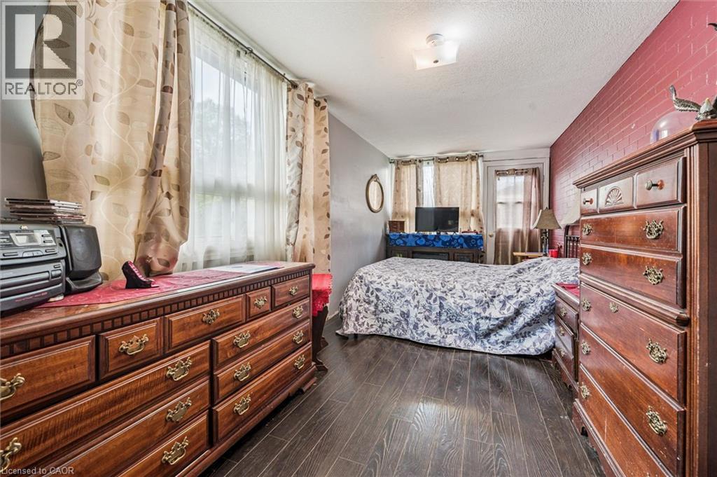 27 ROSEVIEW Avenue thumbnail 25