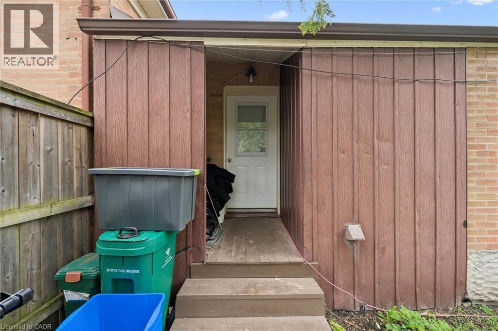 27 ROSEVIEW Avenue thumbnail 32