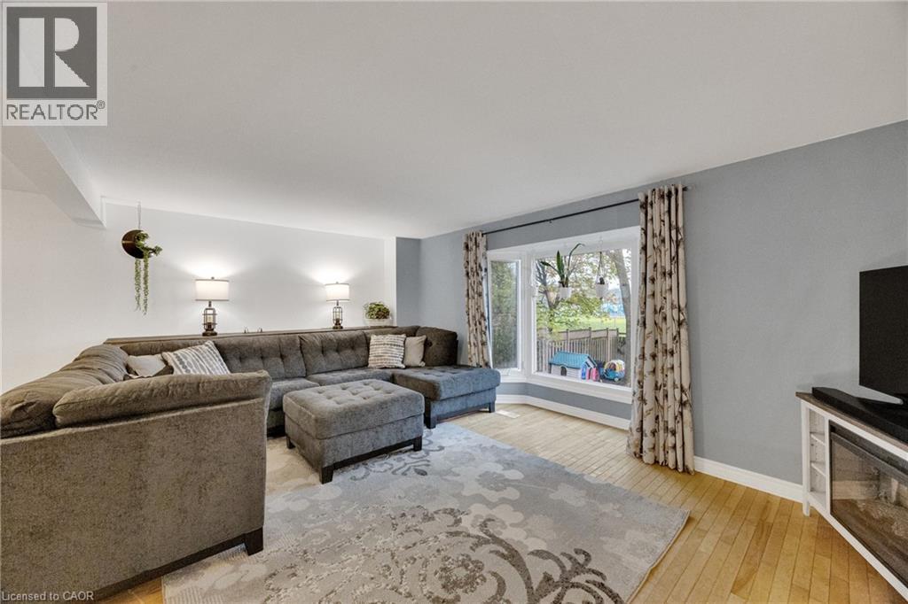 220 ROSEBANK Place thumbnail 15