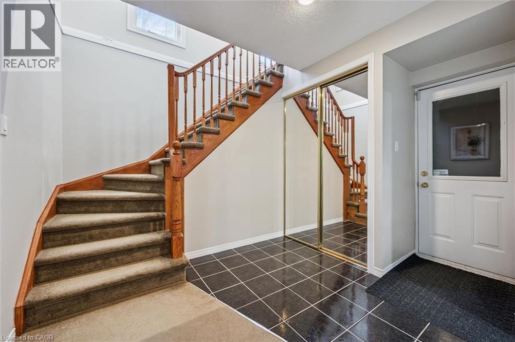 465 COLUMBIA Street W Unit# 4 thumbnail 37