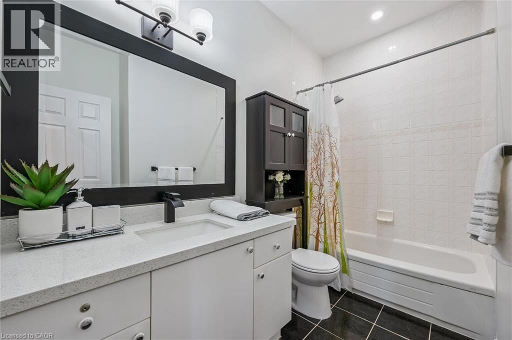 465 COLUMBIA Street W Unit# 4 thumbnail 32