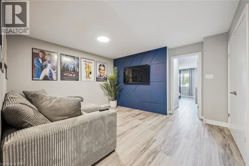 907 ROBERT FERRIE Drive thumbnail 17