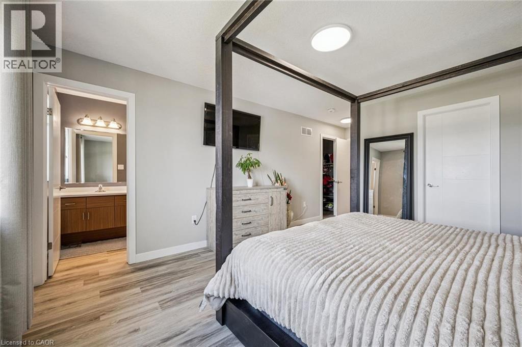 907 ROBERT FERRIE Drive thumbnail 19