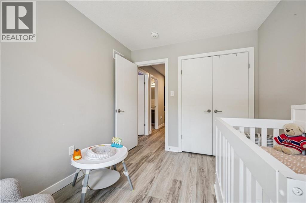 907 ROBERT FERRIE Drive thumbnail 23