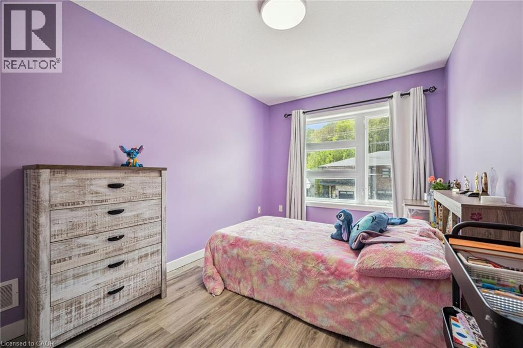 907 ROBERT FERRIE Drive thumbnail 24