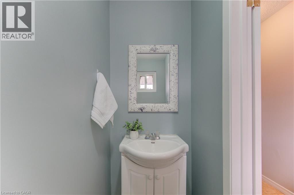 302 BLUEVALE Street N Unit# C thumbnail 7