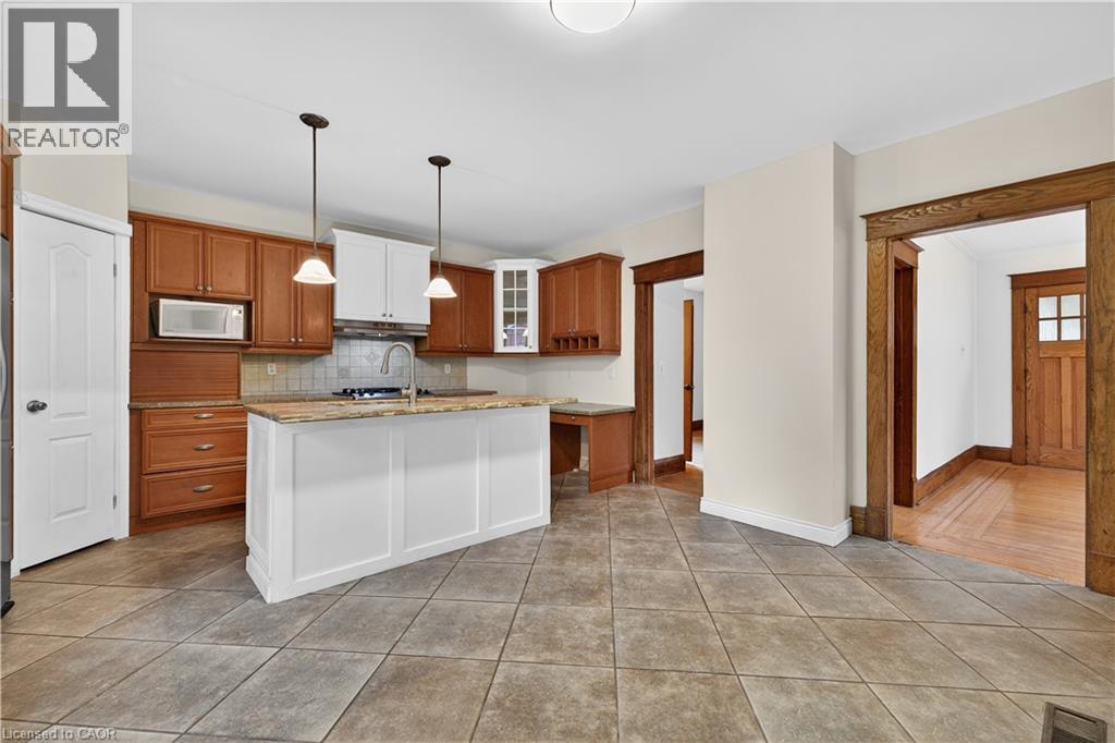 48 STIRLING Avenue N thumbnail 8