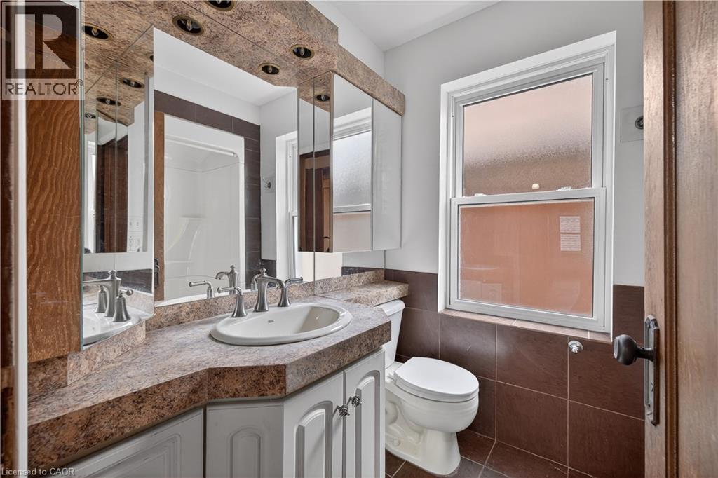 48 STIRLING Avenue N thumbnail 22