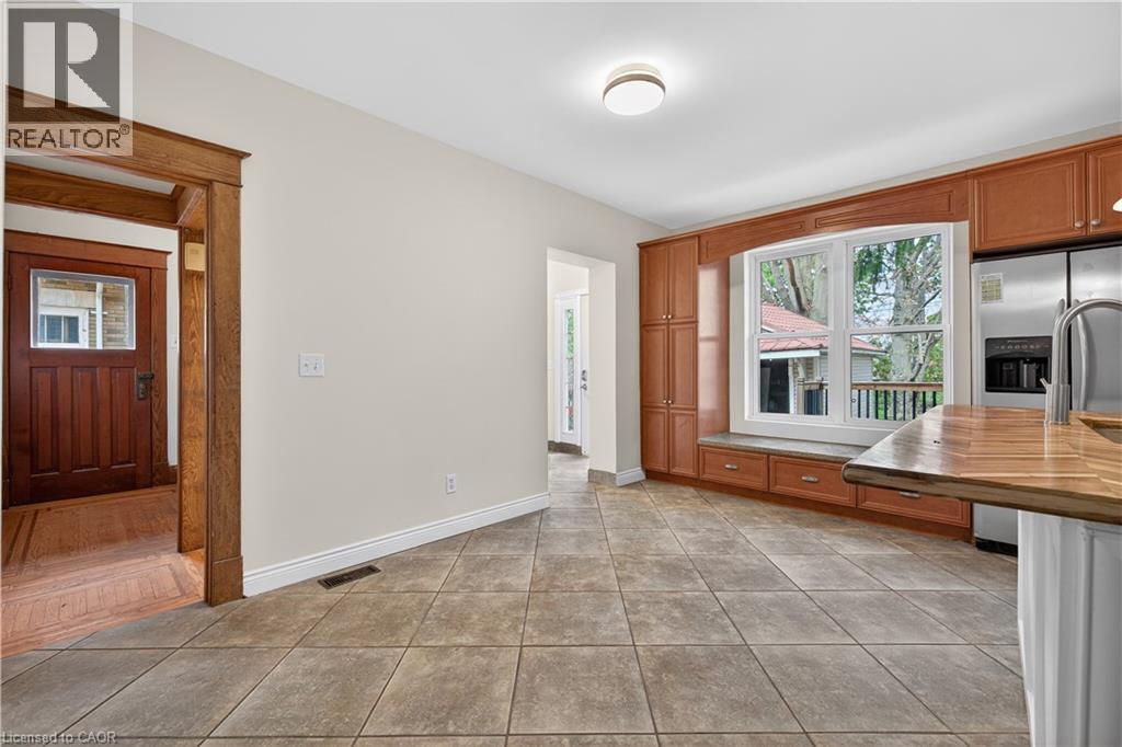 48 STIRLING Avenue N thumbnail 9