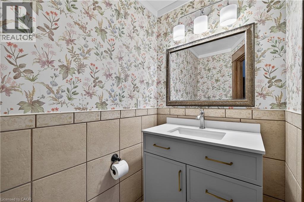 48 STIRLING Avenue N thumbnail 13