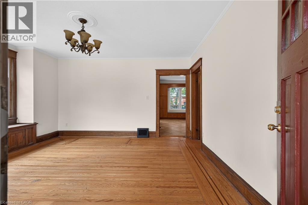 48 STIRLING Avenue N thumbnail 2