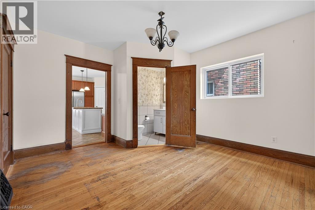 48 STIRLING Avenue N thumbnail 12