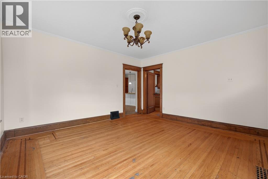 48 STIRLING Avenue N thumbnail 4