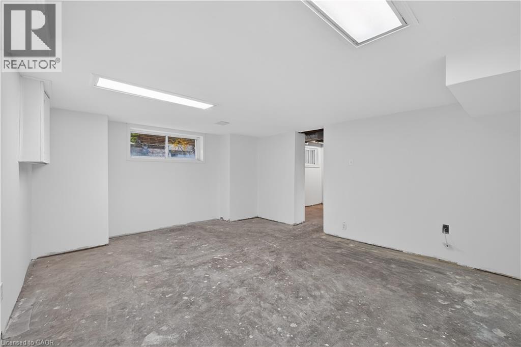 48 STIRLING Avenue N thumbnail 32