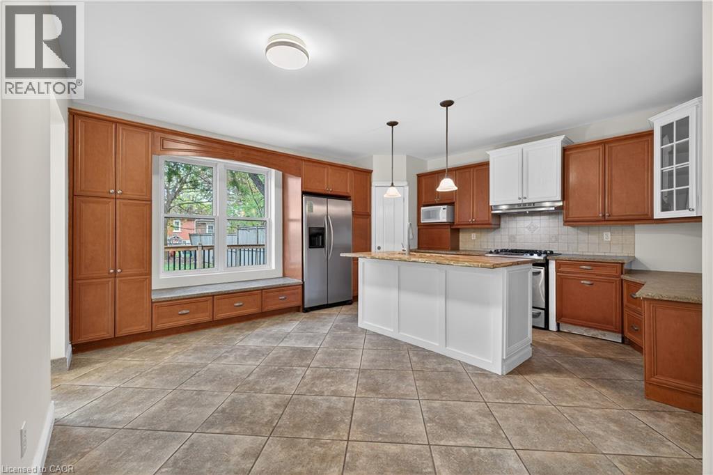48 STIRLING Avenue N thumbnail 5