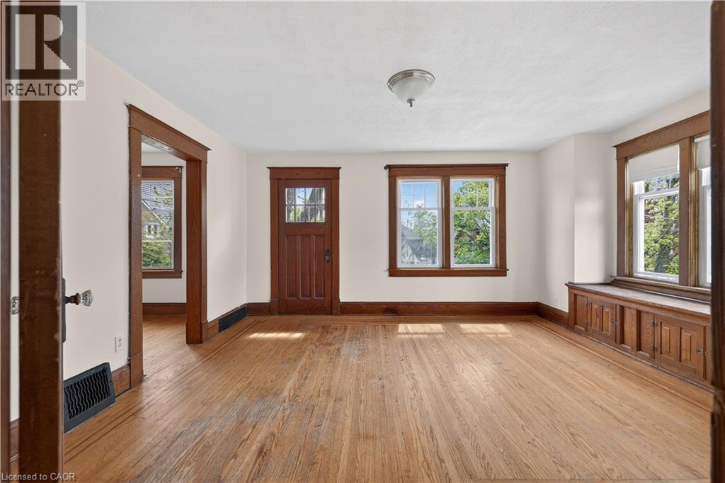 48 STIRLING Avenue N thumbnail 17