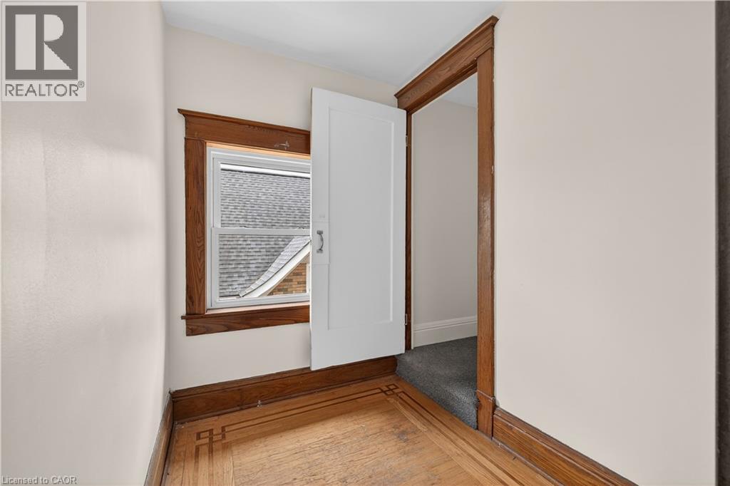 48 STIRLING Avenue N thumbnail 26