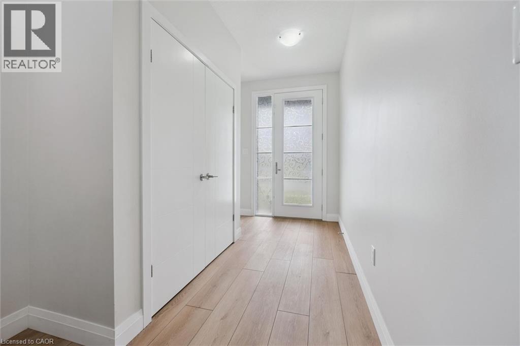 873 ROBERT FERRIE Drive thumbnail 4